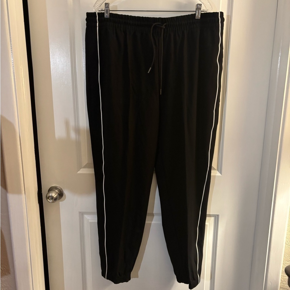 Xersion Relaxed Fit Black Pants with White Piping Sz XL - Picture 8 of 9